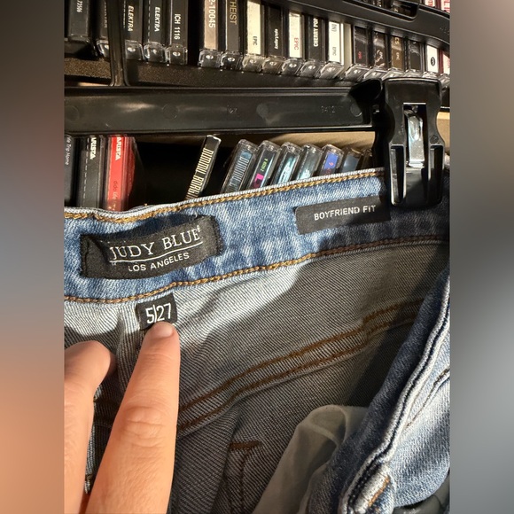 Judy Blue Boyfriend Fit Patchwork Jeans Women’s Size 5/27 Distressed Denim - Picture 3 of 7